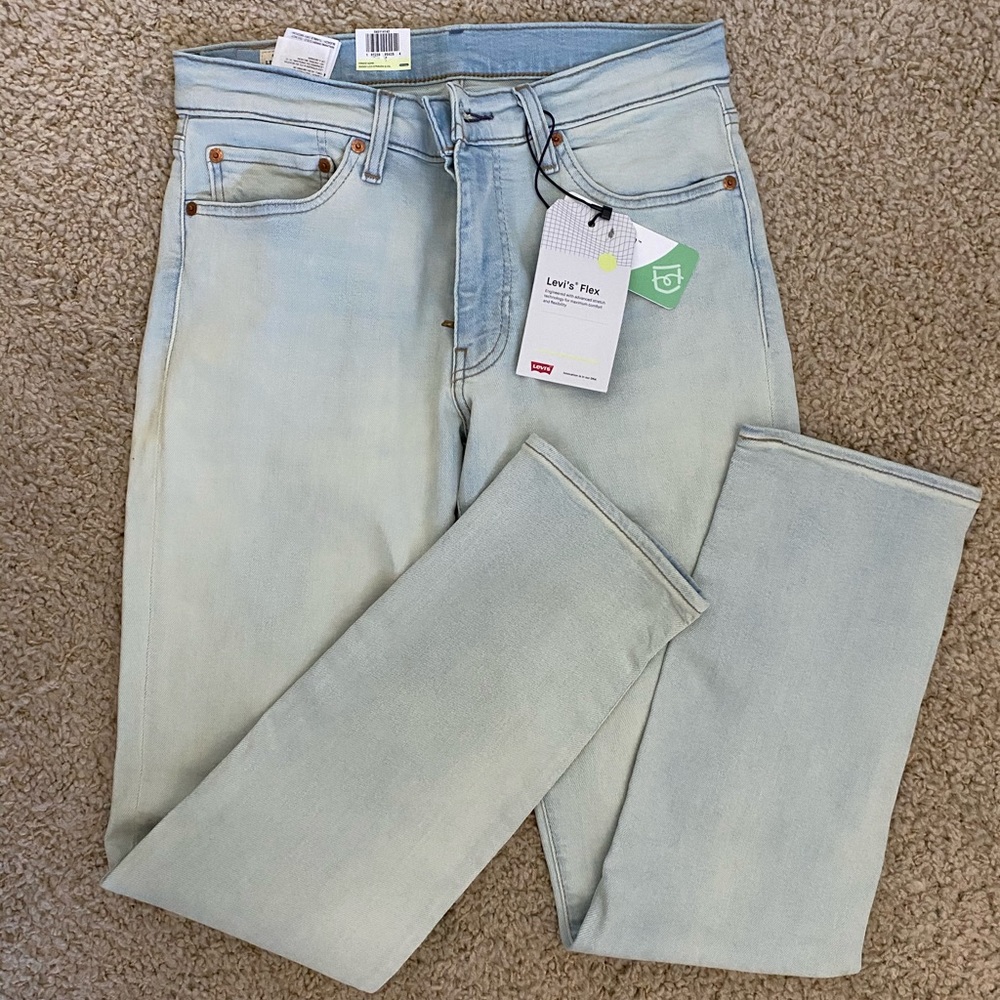 MENS NEVER BEEN WORN LEVIS 32 x 32